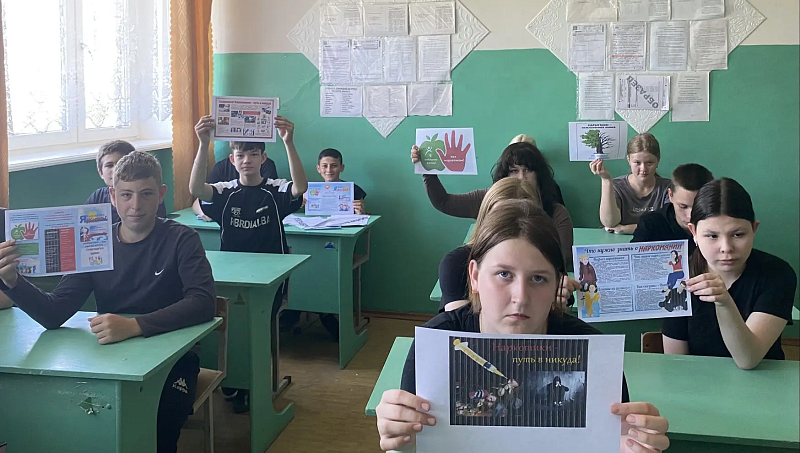 Саратовских школьников учили противостоять сверстникам с вредными привычками
